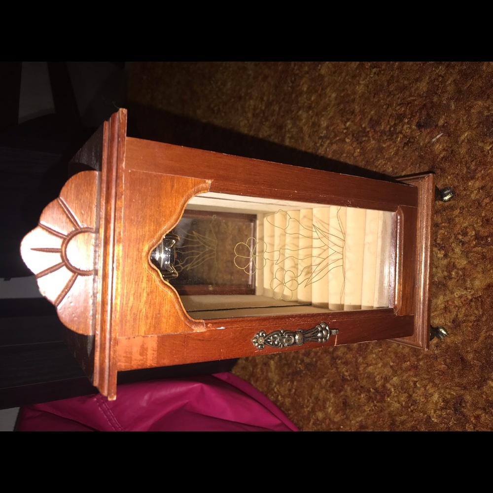 Jewelry box
